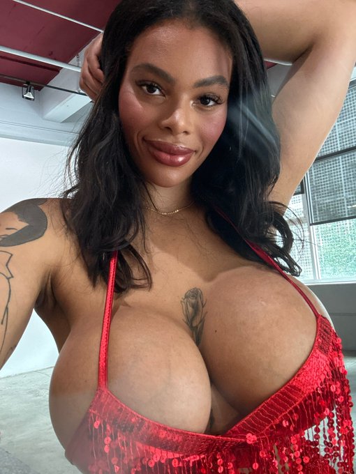 nicole_big_tits