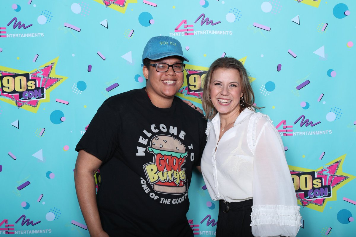 xKhaosTheKidx's tweet photo. I always take awkward pics lol @MelissaJoanHart @Iamkelmitchell @dtamberelli @LoriBethDenberg @JodieSweetin736 you are all so awesome and sweet! #90sCon #The90sAreAllThat #90sConCT https://t.co/JeyLxe5FYv