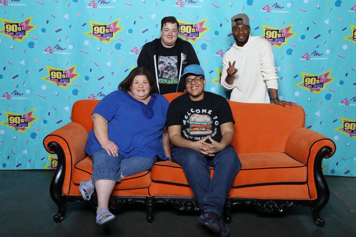xKhaosTheKidx's tweet photo. I always take awkward pics lol @MelissaJoanHart @Iamkelmitchell @dtamberelli @LoriBethDenberg @JodieSweetin736 you are all so awesome and sweet! #90sCon #The90sAreAllThat #90sConCT https://t.co/JeyLxe5FYv