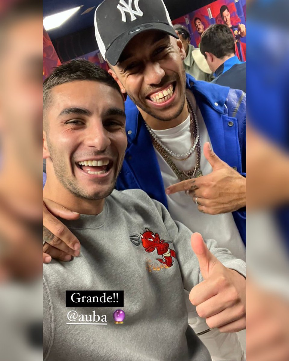 ESPNFC's tweet photo. Aubameyang in Barca's dressing room after their El Clásico win 🙌 https://t.co/jcNi5fltOD