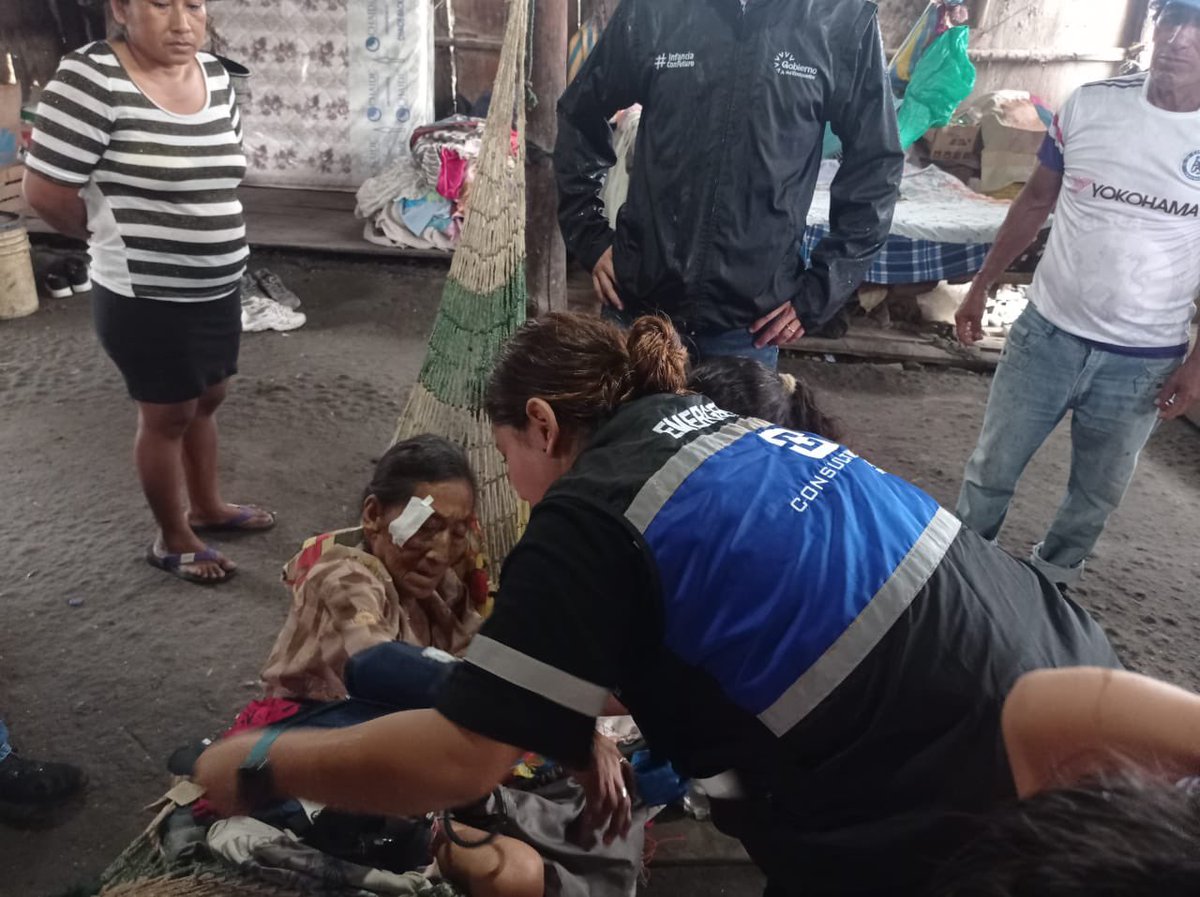 ftabacchir's tweet photo. Hoy, llegaron a #IslaPuná insumos y brigadas para atender a nuestros hermanos más afectados por el sismo. Personal de @Salud_Ec, @InclusionEc @Riesgos_Ec, @ViviendaEc, @InfanciaEc y @PoliciaEcuador brindaron atención a las comunidades Puerto Roma, de la Cruz y Puerto Salinas. https://t.co/V9yEugGr28