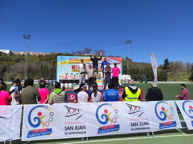 EParrilla7's tweet photo. Hoy San Juan de #Aznalfarache se ha vestido de multicolor en la XXVI Edición de la Carrera Popular Villa de San Juan.
Reyes Estévez y Nuria Fernández han sido los protagonistas de esta jornada.  Puedes ver + fotos en: https://t.co/eZHN0kjm87 https://t.co/aXipfJFmE8