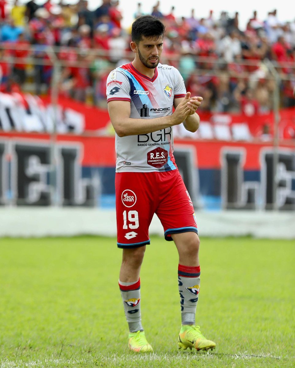 Arturo_M13's tweet photo. Este par viene haciendo MÉRITOS hace un año para estar! 

Carrillo 26 años / Parrales 27 años.
20 goles en 1 año / 11 goles en 1 año. https://t.co/VD3Oxpzs4a