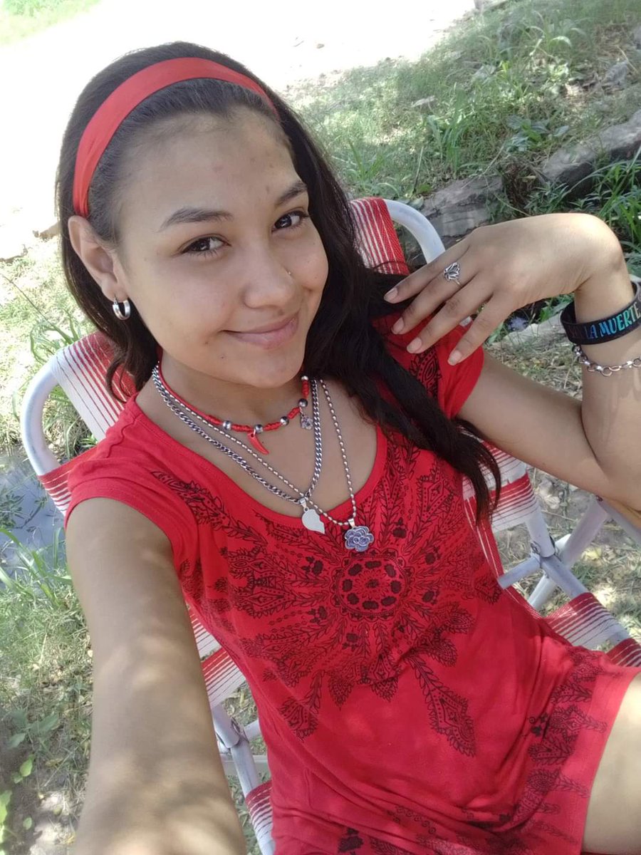 desaparecidaorg's tweet photo. Brenda María Itati Abarrategui desapareció el 14/3 en  Saenz Peña, provincia del #Chaco. Es delgada, altura 1,60. Vestía campera negra con detalles en rojo, remera clara, calza negra y zapatillas blancas, Avisar #URGENTE al ☎️ 3644431835, o 911 https://t.co/uFxi6fQtAF