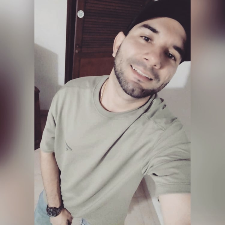 #NuevaFotoDePerfil
Hoy día del hombre, me causo gracia que una de mis profesoras "feminista" me enviara una "felicitación por el día del hombre, pero solo si estaba renunciando a mi masculinidad. Eso no es feminismo, eso es odio de género profe!