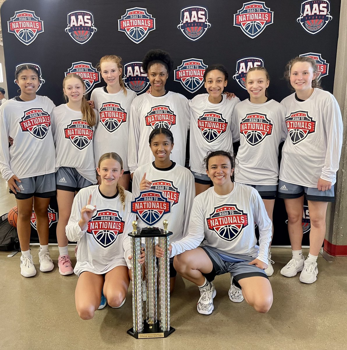 CHAMPS 🏆

Congratulations to our Team Lex Premier 15U 3SSB squad on playing up and winning the Varsity division at Road To Nationals Ice Breaker Classic! 

They went 5-0!

These 8th and 9th graders play the game the right way and TOGETHER!!

#TeamLexOnThree 💙🤍🖤