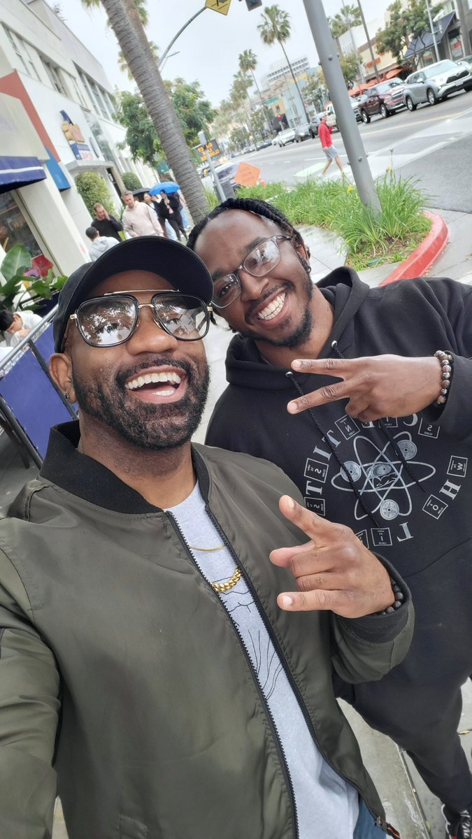 TheHipHopMD's tweet image. Finally connected with my guy @ScientistsLift ! 💪 #BlackInSTEM #WeOutHere #LaLaLand