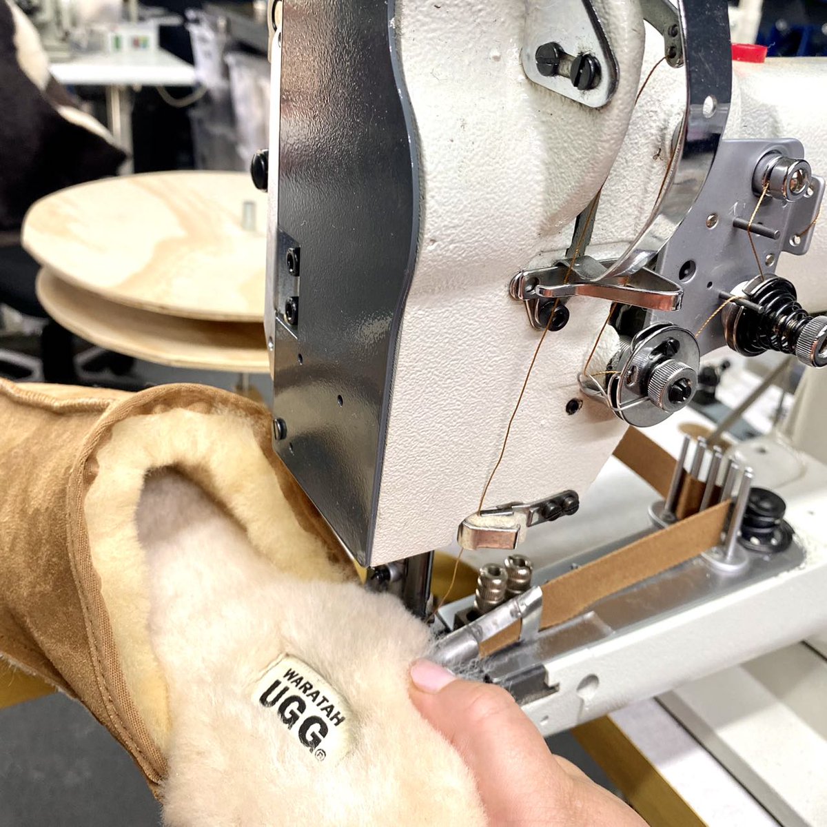 WaratahUgg's tweet photo. WARATAH UGG Australian Made Premium Sheepskin Mens Scuff - Chestnut
#waratahugg #southcoastnsw #sheepskin #moruya #australian #uggs #uggboots #sewinglover #diy #makinguggs #mensscuffs #footwear #womensboots #mensfashion #mensboots #waterresistant #scuffs #chestnut https://t.co/DYh7W0zqra