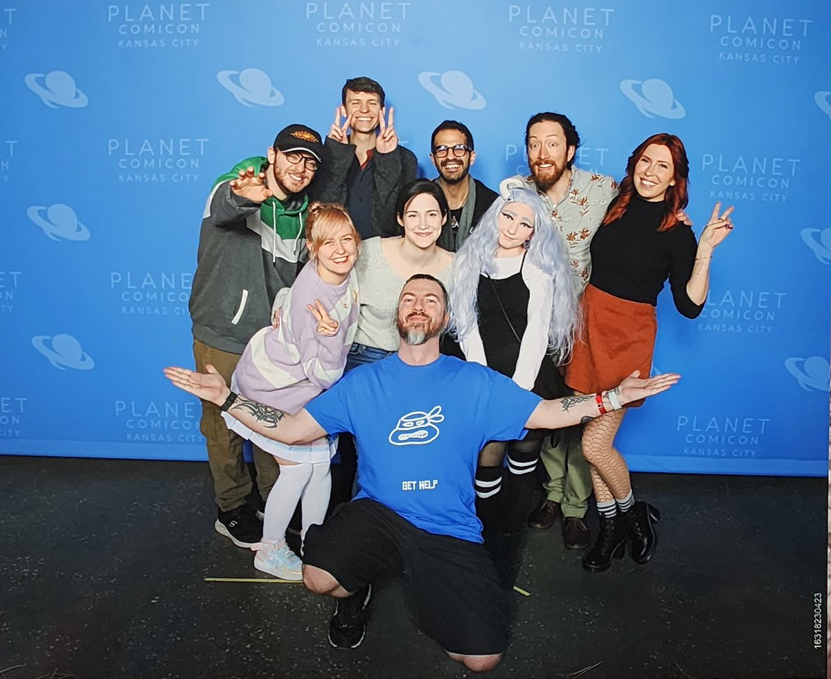 A huge THANK YOU to the #MyHeroAcademia crew at this year's @PlanetComicon!

(From L-R) @kellengoff @SarahWiedenheft @Aaron__Dismuke @severelylindsay @ryancoltlevy @ToddHaberkorn @AboutElizabethM

#PlanetComicon #PCKC #KansasCity #KC