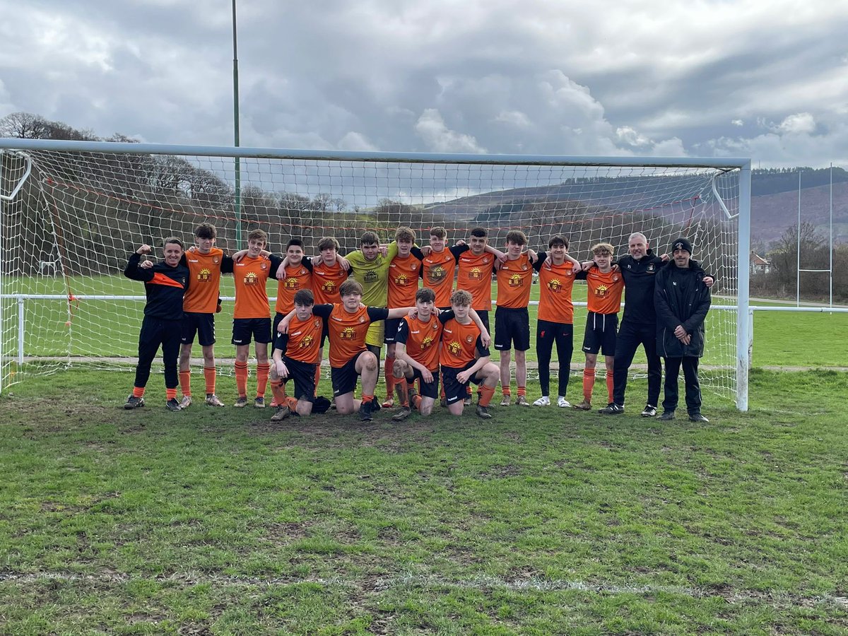 Fantastic win for our @BroughtonUnited U16s against Llangollen in the semi final of the NEWFA cup, a second final of the year for the lads 👏🧡🖤@NEWalesFA