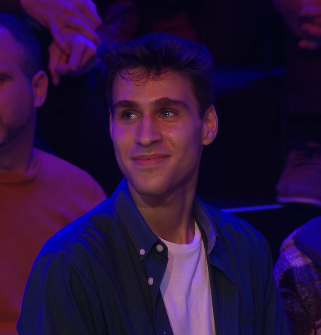 fabiosilvaaaa's tweet image. Adoro!!! Sou muito fã 🥹🥰 #otriangulotvi