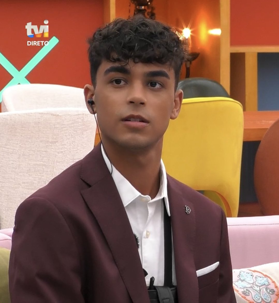 fabiosilvaaaa's tweet image. Adoro!!! Sou muito fã 🥹🥰 #otriangulotvi