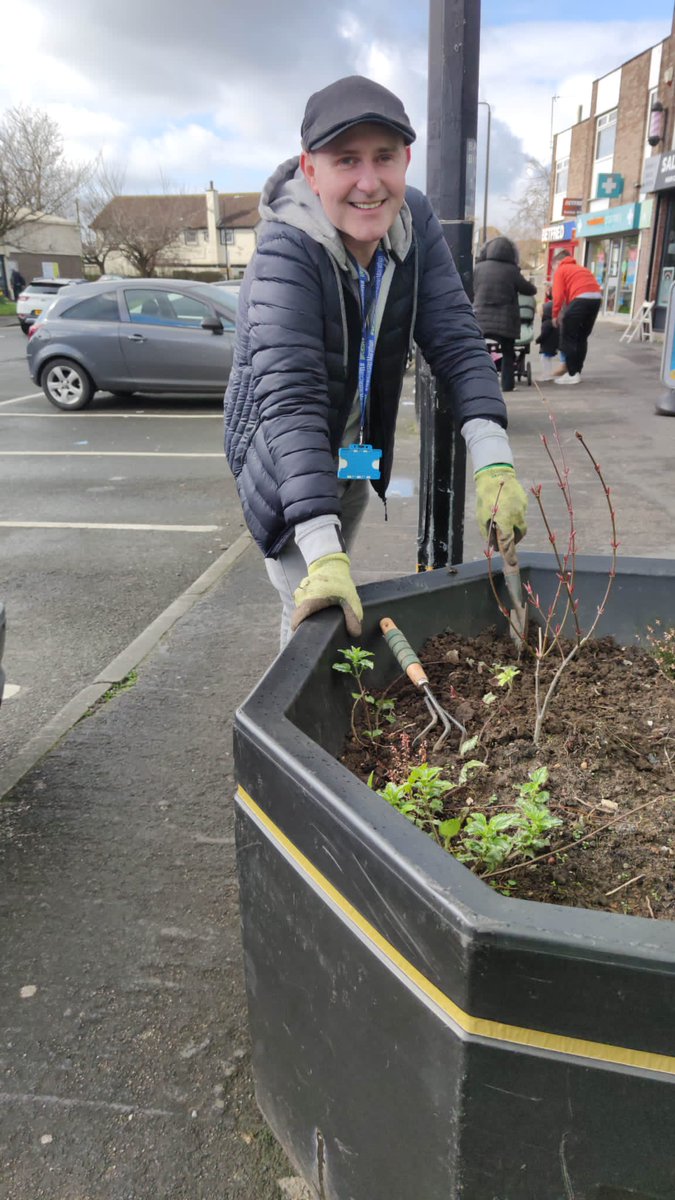 Rupali_Paul02's tweet photo. Spring time planters at Co-op on Coppice Avenue with @RobDuncanM33 and Cllr.John Holden
#team #springtime #tidy #Conservatives #manorteam https://t.co/WaCSuspXuB
