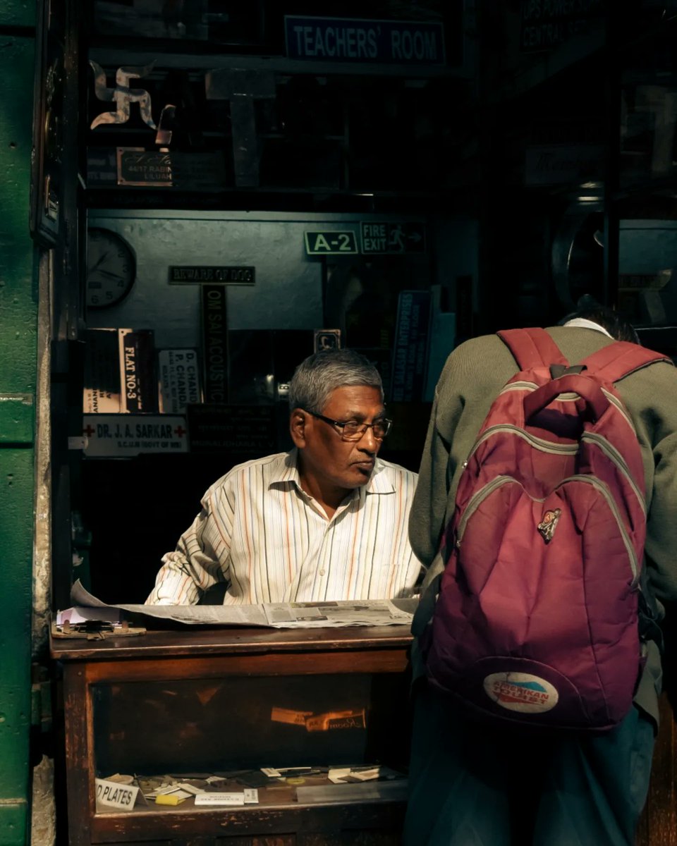 Old Shop of Kolkata
#storytelling #streetstorytelling #streetphotography #india #Kolkata