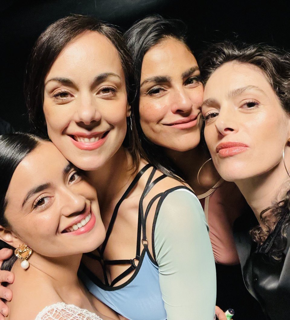 gadelagarza's tweet photo. Reunión familiar 💜 #LasAparicio
#MariCarmenFarías @paugaitan @erendiritas @LIZGALLARDOof #XimenaGonzalezRubio https://t.co/0cBIDuTAzL