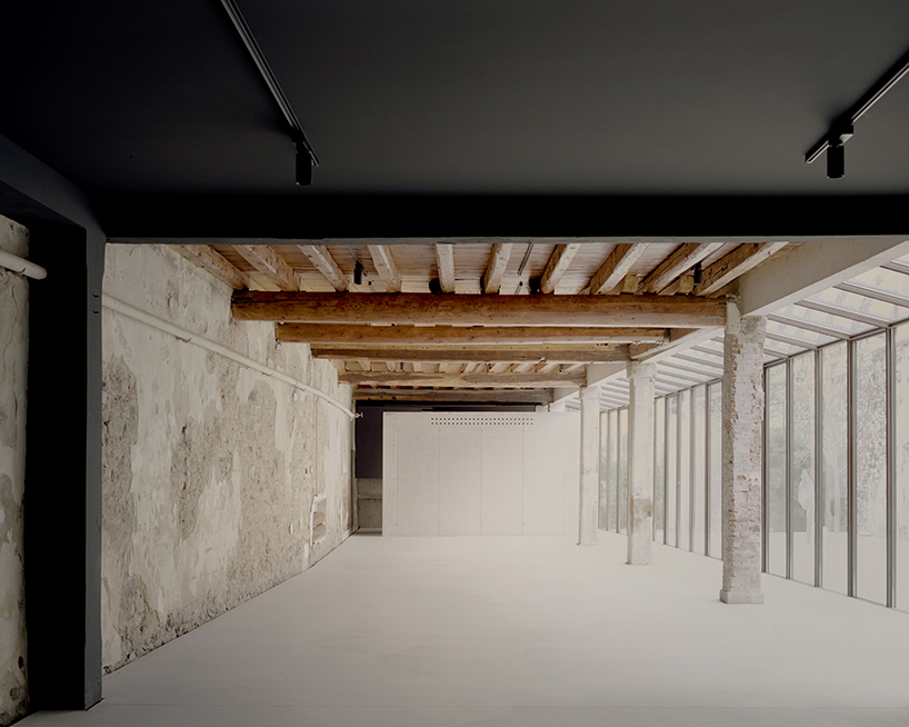 designboom's tweet image. AMAA converts a former printworks factory into a new cultural center in northern italy. designboom.com/architecture/a…