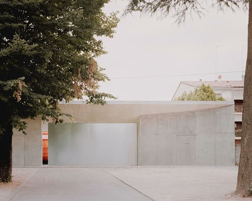 designboom's tweet image. AMAA converts a former printworks factory into a new cultural center in northern italy. designboom.com/architecture/a…