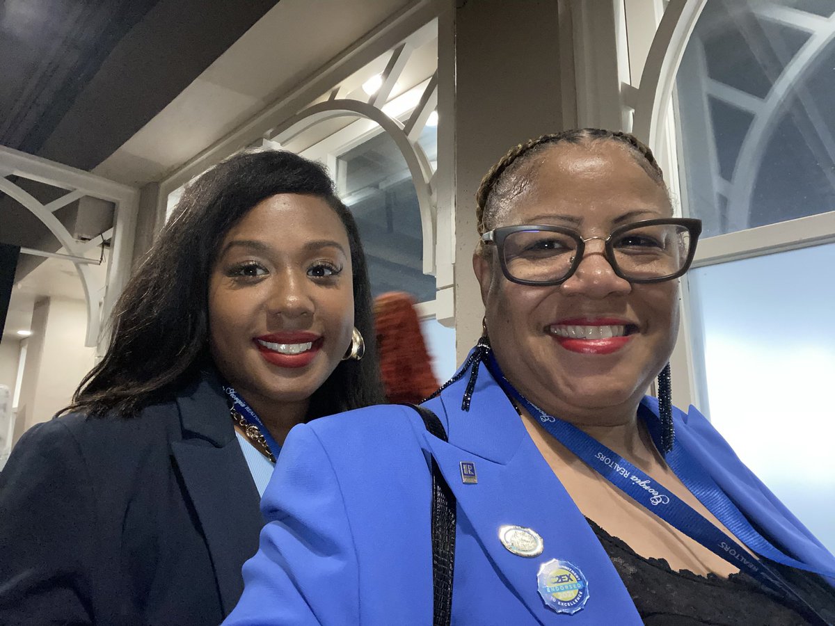 Shedonna's tweet photo. #RidingwiththeBrand #RealtorsDayattheDome #DynamicDekalbRealtors #VisionRealtyGroupInc https://t.co/Jc3WhB7djC