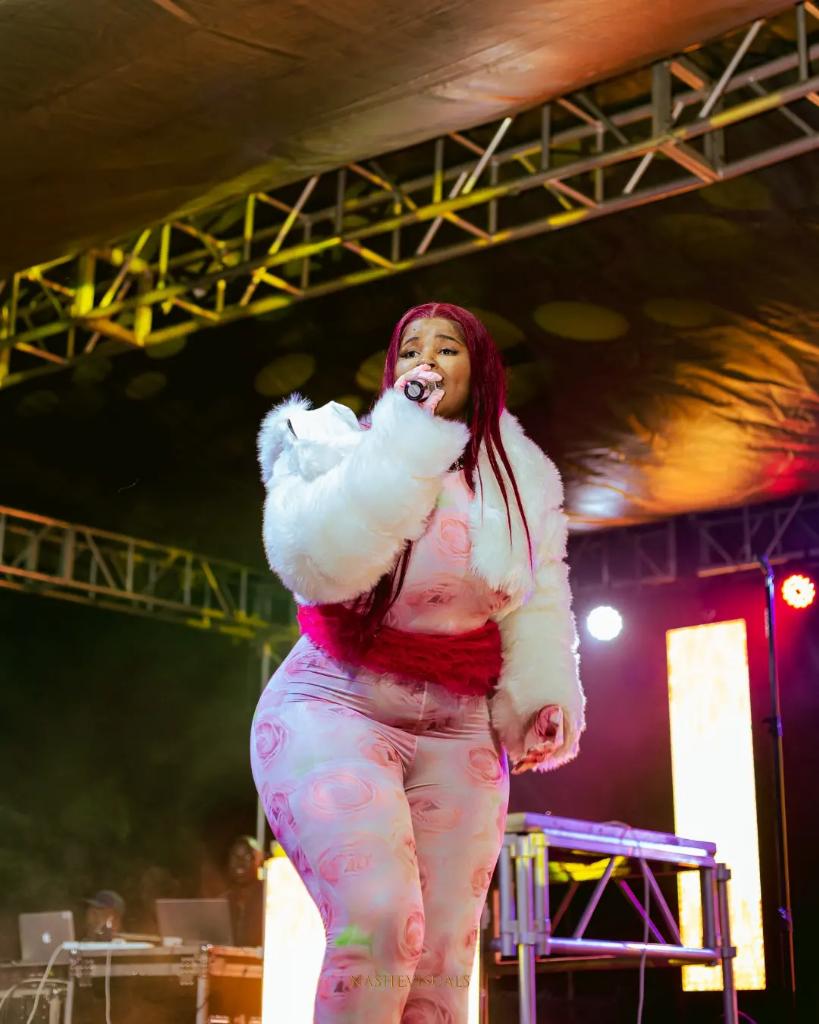 nashevisuals's tweet photo. its a wrap.if her vocals didn't get to your heart last Saturday you surely wasn't there
@NkosazanaNzama https://t.co/q4U6xHuSe3