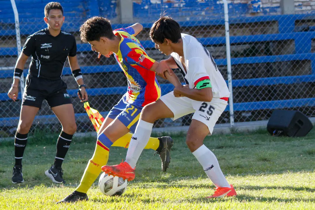 animassayula_mx's tweet photo. Imágenes de nuestro encuentro frente a ProCamp.

¡Continuamos el trabajo! 👻

#SiempreAnimas 💛 

📸: @ccssalvador https://t.co/fwwC41VlkI