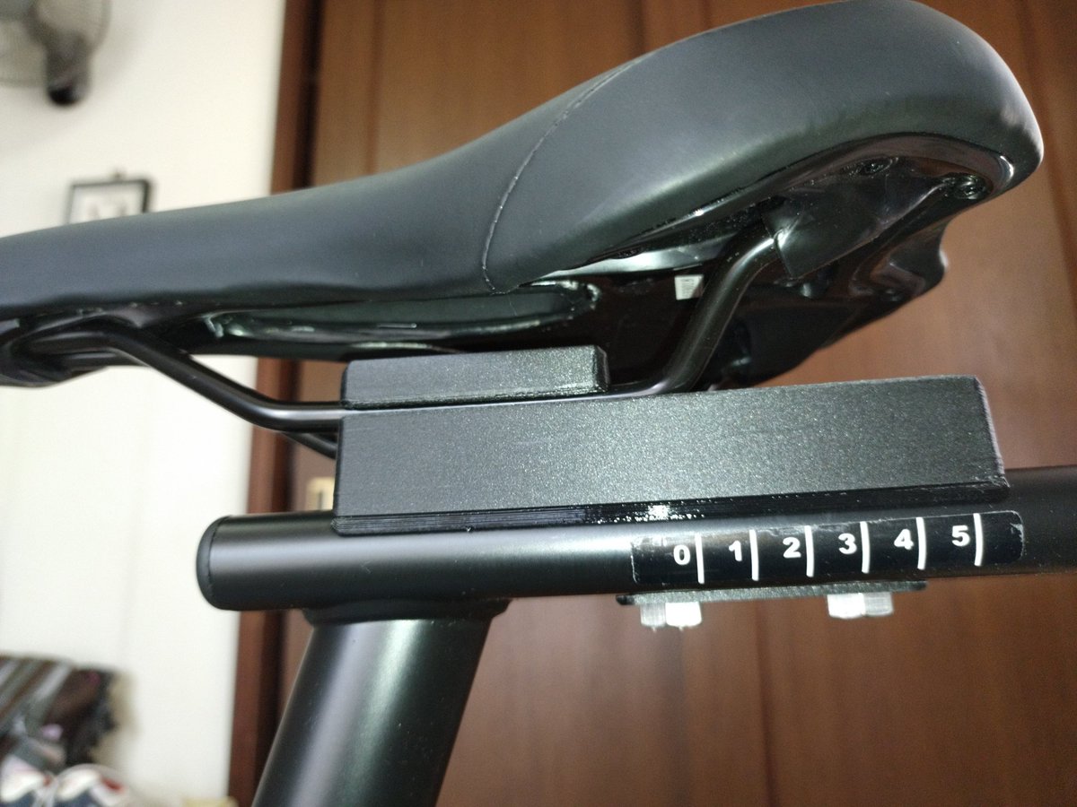 Roguish_'s tweet photo. 先週届いたフィットネスバイクをちょこっと改造
・見づらいＬＣＤパネルを寝かす
・ボトルケージ取り付けマウント
・上向きで痺れるサドルを水平かつスポーツ用に変更
#JCL #afb6119 #3Dプリンター #Flyingbear https://t.co/9w4BE1spUu