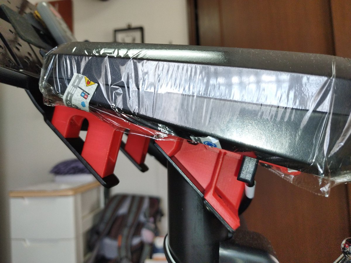 Roguish_'s tweet photo. 先週届いたフィットネスバイクをちょこっと改造
・見づらいＬＣＤパネルを寝かす
・ボトルケージ取り付けマウント
・上向きで痺れるサドルを水平かつスポーツ用に変更
#JCL #afb6119 #3Dプリンター #Flyingbear https://t.co/9w4BE1spUu