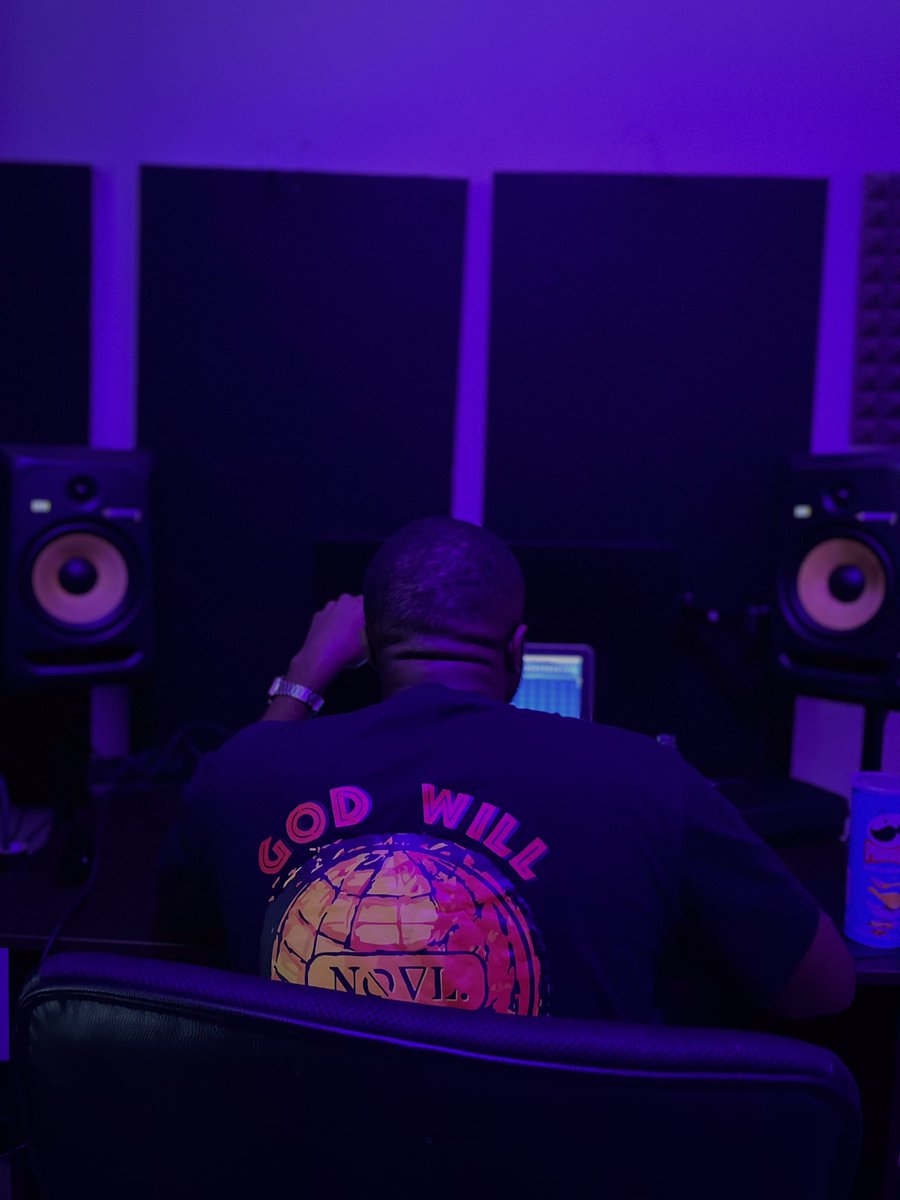 novl___'s tweet photo. AYT.... NEW MIXTAPE ON THE WAY. 🤫 https://t.co/6XJumCjVTL