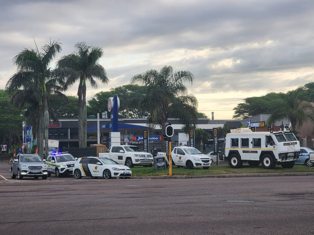 Suthentira Govender (@suthentirag) on Twitter photo A heavy presence of private security and police at Durban's usual protest hotspot Springfield
<a href="/TimesLIVE/">Times LIVE</a>
<a href="/yasantha/">Yasantha Naidoo</a> A heavy presence of private security and police at Durban's usual protest hotspot Springfield
<a href="/TimesLIVE/">Times LIVE</a>
<a href="/yasantha/">Yasantha Naidoo</a>