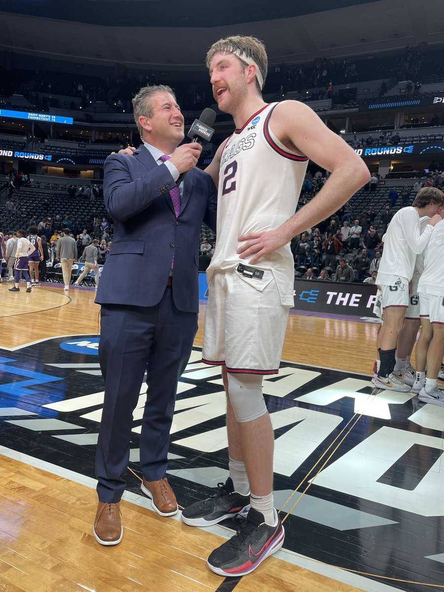TheAndyKatz's tweet photo. What a performance in the second half. @drewtimme2 powered the @ZagMBB to their 8th straight Sweet 16 and his third!!!!! https://t.co/88AN5Yy30G