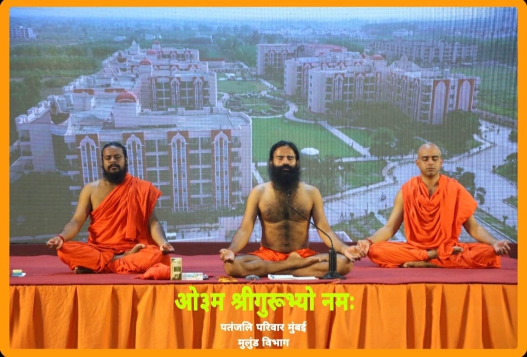 अपने शरीर को,स्वास्थ्य को,बुद्धि को,विचारों को,अपने ह्रदय,सवेदनाओं,कर्म,भावनाओं को श्रेष्ठतम बनाना है।जब हम श्रेष्ठतम होंगे तब हमारा देश श्रेष्ठतम होगा।

योग..की "सााधना"..!
स्वयं..की "अराधना"..!
योग..की "सेवा"..!
स्वयं..की सेवा..!
_____प.पु.<a href="/yogrishiramdev/">स्वामी रामदेव</a> जी।
#patanjali #yoga