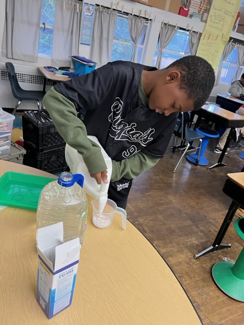 CarletonCougars's tweet image. A little St. Patrick's Day Fun 💚! Measurements, conversions, observations, fractions, communication skills --- all while making slime!!! 
#makinglearningfun
#CarletonRocks