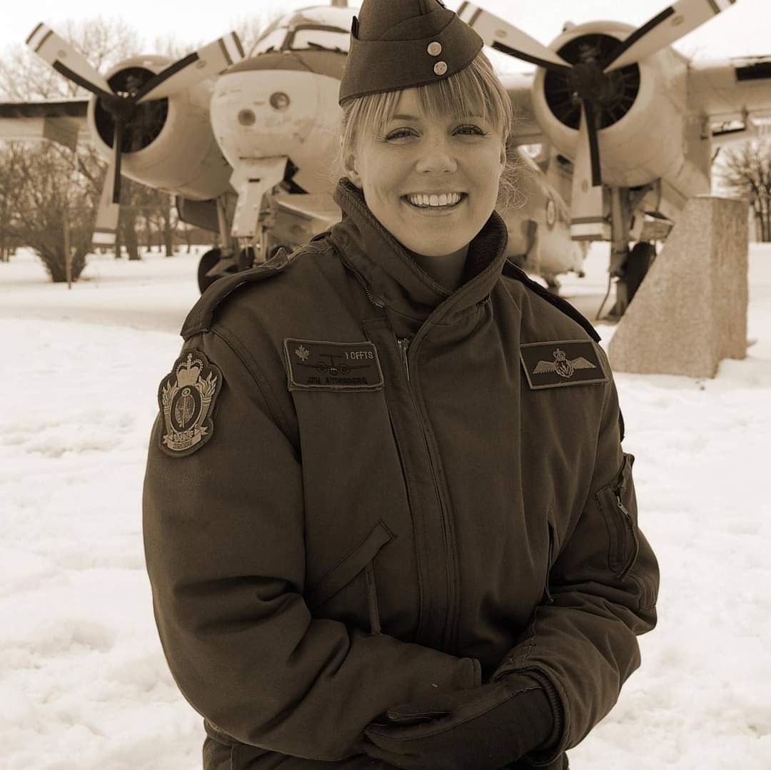 raidocoaching's tweet image. ✈ ...a walk down memory lane, back to that time I was in the military &amp;amp; had bangs! 🇨🇦

#latergram from Feb. '23.