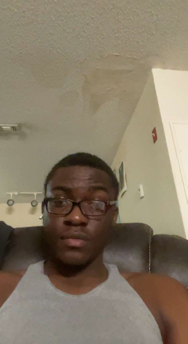EMLabzBeetle's tweet photo. Had a great time texting my friend David. I'm doing my best to be respectful around him but he is just so darn attractive #love #tipsToGetMen #failedrizz https://t.co/ax5GJM29Aw