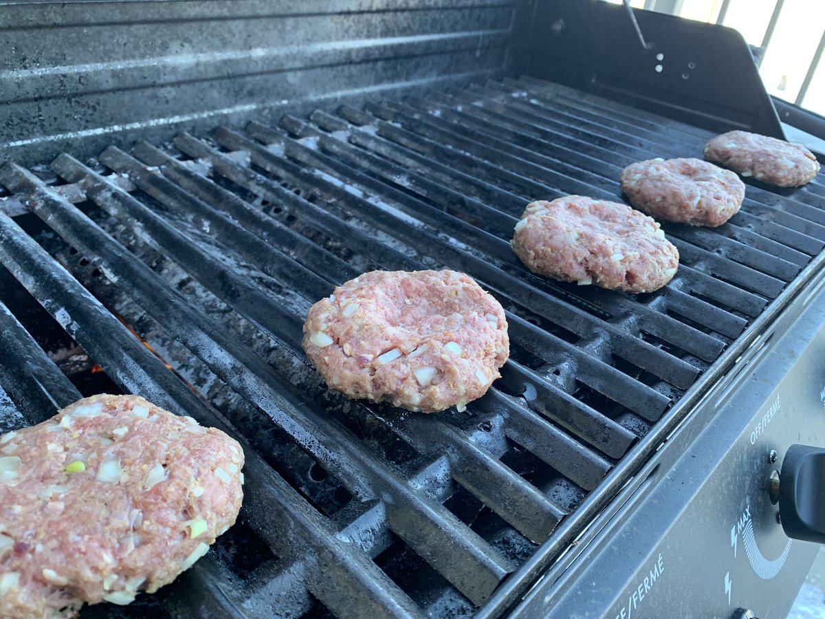 StonedRancher's tweet photo. Oh yeah 🤤

#PastureRaisedBeef 
#HomemadeBuns
#FarmFreshPickles
#LocallyRaisedBacon

Eat Local, Shop Local, Support Local

#ChefStonedRancher #BBQSeason #selfsufficiency #burgers #FuckFastFood #HomeGrown https://t.co/nykbsaPjwi