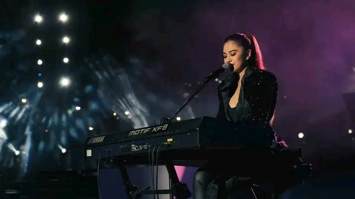 lykajaps_'s tweet photo. Happy Anniversary to #LimitlessLIVE โฃ๏ธ
#JulieAnneSanJose | @MyJaps https://t.co/ddSo9ppZHK