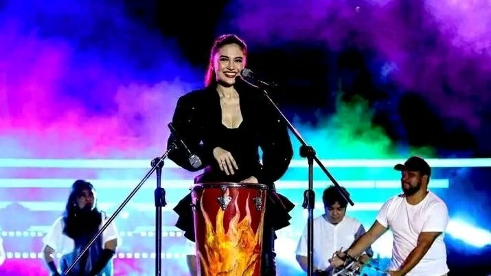 lykajaps_'s tweet photo. Happy Anniversary to #LimitlessLIVE โฃ๏ธ
#JulieAnneSanJose | @MyJaps https://t.co/ddSo9ppZHK