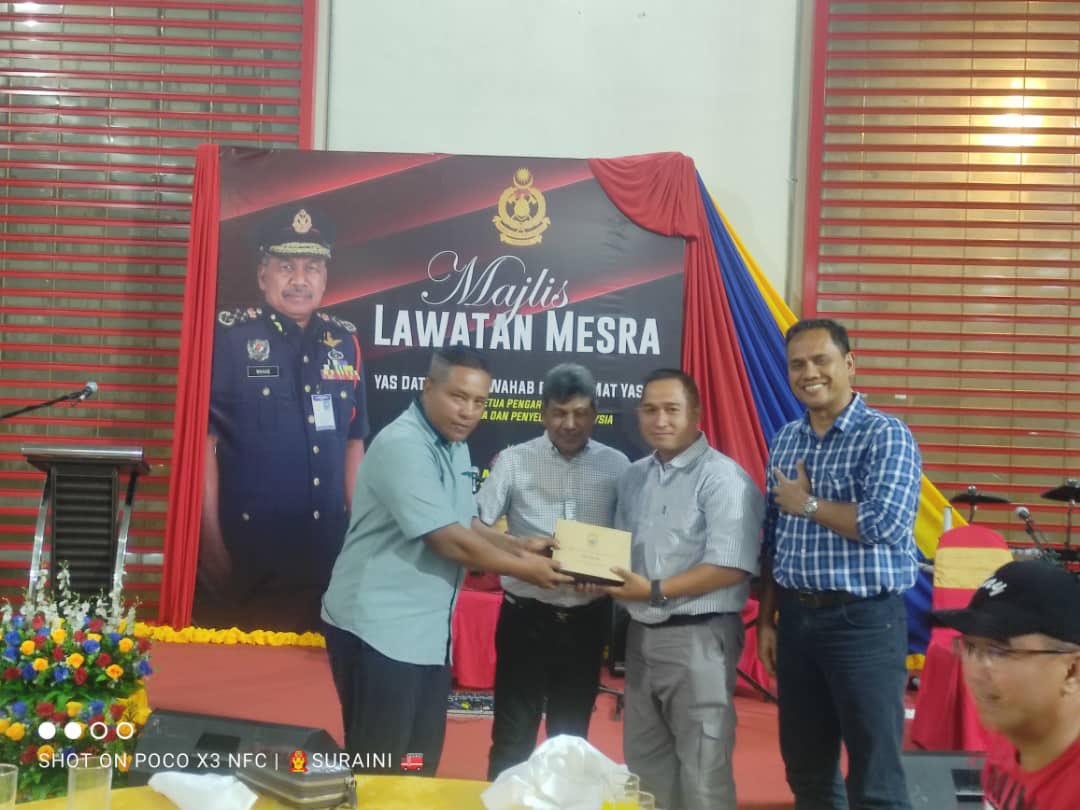 Pemberian sumbangan kepada PB Muhammad Fazlan Maraman yang berkhidmat di JBPM Johor di mana rumah beliau telah terbakar hampir 70% melibatkan kemusnahan bangunan dan isi rumah.

Semoga tabah menempuh ujian dan didoakan agar dipermudahkan segala urusan beliau sekeluarga.