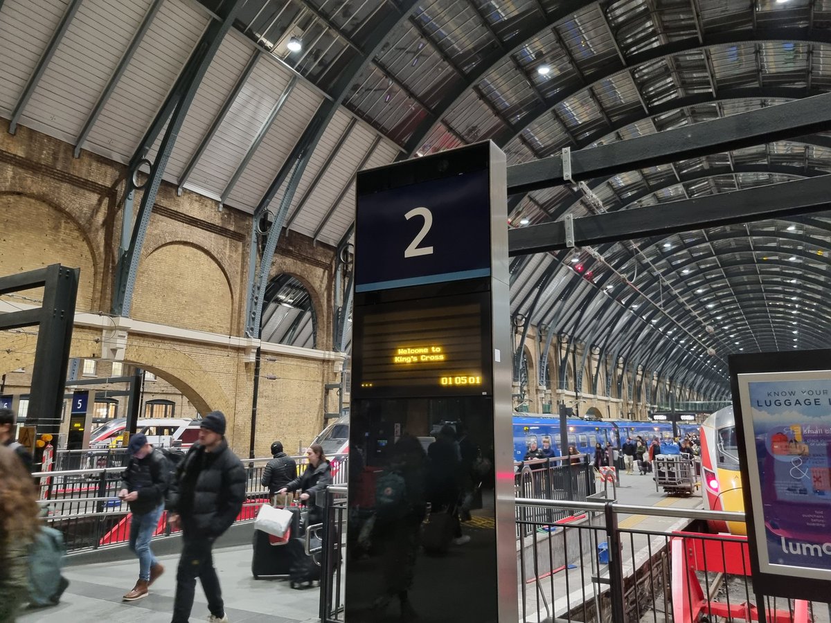 ChanRUK's tweet photo. Epic trip back to capital. 1hr 40 min delay but others up to 3hrs!

#Lner #lumo and other train companies did a heroic job in difficult circumstances 

Past 1am at King's Cross - tubes finished 30 mins ago, so long queues for taxis and night buses
#thirsk

Good luck everyone https://t.co/dFJ6tXD7cH