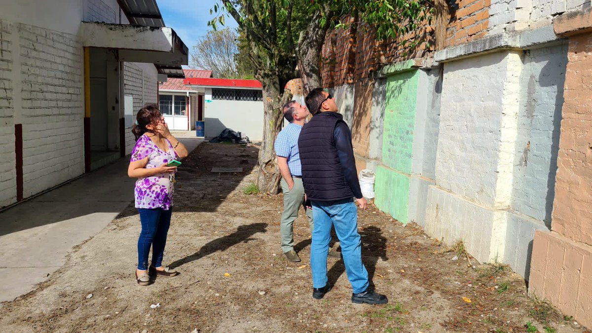 matiasabadm's tweet photo. Durante este domingo, las autoridades provinciales de @Educacion_Ec recorrieron las unidades educativas para evaluar posibles daños ocurridos por el sismo de #Balao. https://t.co/1lzLXoT82J
