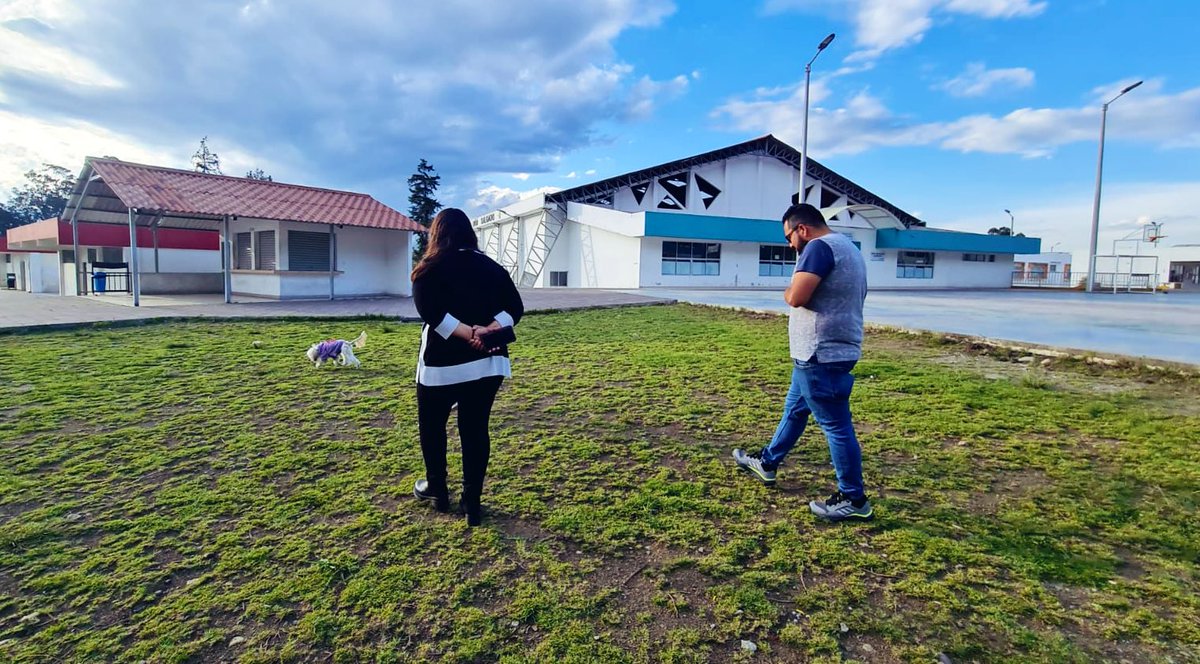 matiasabadm's tweet photo. Durante este domingo, las autoridades provinciales de @Educacion_Ec recorrieron las unidades educativas para evaluar posibles daños ocurridos por el sismo de #Balao. https://t.co/1lzLXoT82J