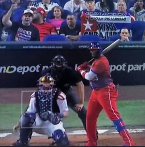 No hay forma de que los odiadores recojan sus garras, son tan tontos que no saben que nuestro amor por el #TeamAsere no se mide por strikes o jonrones, se mide por su grandeza en el juego. #IzquierdaUnida #CorazónRojo