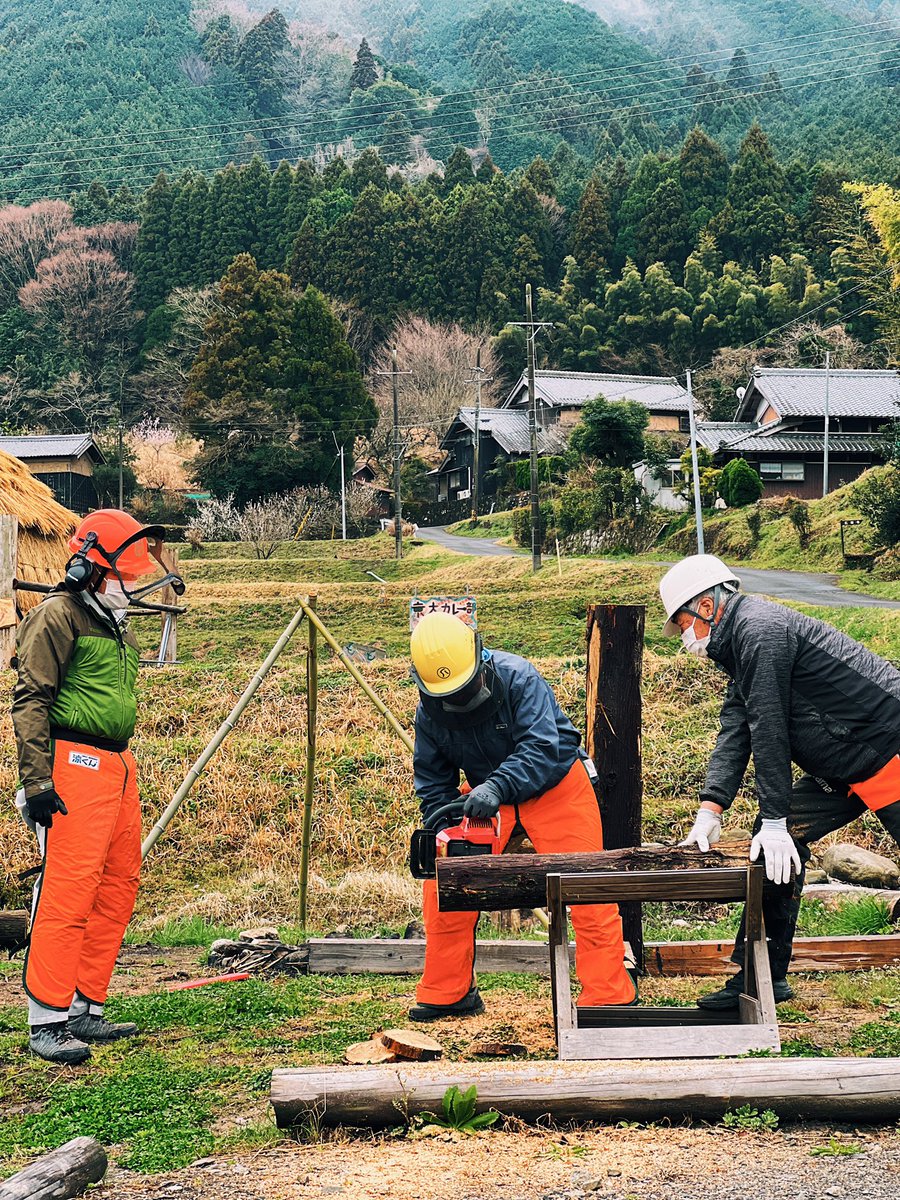 ShichitenB's tweet photo. 3日間のチェーンソー講習、おつかれさまでした！！

机上の空論ではなく、

"経験者"がきちんとノウハウをお伝えします。

アウトドア好きの方、キャンプ好きの方、大歓迎！！

安心・安全なチェーンソーの使い方を一緒に学びませんか？

詳しくはホームページをぜひごらんください！ https://t.co/74kxffIbgF