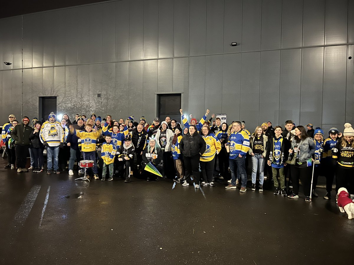 LeedsKnightsOSC's tweet photo. Leeds Knights - NIHL Champions 2022/23 ⚔️🏆

Amazing turnout at midnight on a Sunday night to welcome the champions back 👏🏻👏🏻💙💛

#bestfansever #leedsknights #crazydrummer https://t.co/6v4g3hw36N