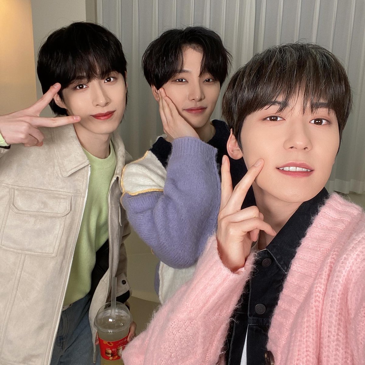 glttrbld's tweet photo. 🌕⠀·  [  GLITTƎЯ𝗕𝗟𝗢𝗢𝗗  ]   袖⠀ #GYUL⠀  :⠀ updɑte   ›   #𝐏in𝑘·𝐕enom·𝚖𝚙𝟹    ˖    #𝐋ucîfer𔘓𝟙𝕤𝕥𝐂𝐁   ˒

El trío superpoderoso anda #ınto·𓂂핑크빛𐀶𝑂ceân ya que @herdxmon_off regresó y los más felices somos. ¡Te amamos preciosa! https://t.co/X9MBVNQTsF