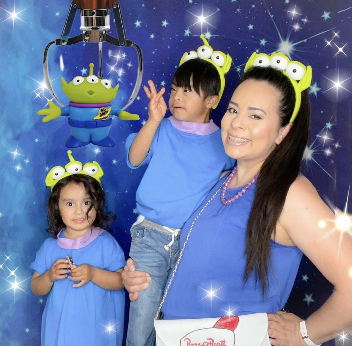 thedisneybound's tweet photo. #disneyboundchallenge Day 19: Monsters + Aliens

✨ katsiethegeek
✨ disneyclub_28
✨ themiskoan
✨ beauourguest

#disneyland #disneyworld #pixar https://t.co/x4YQmHSUa9