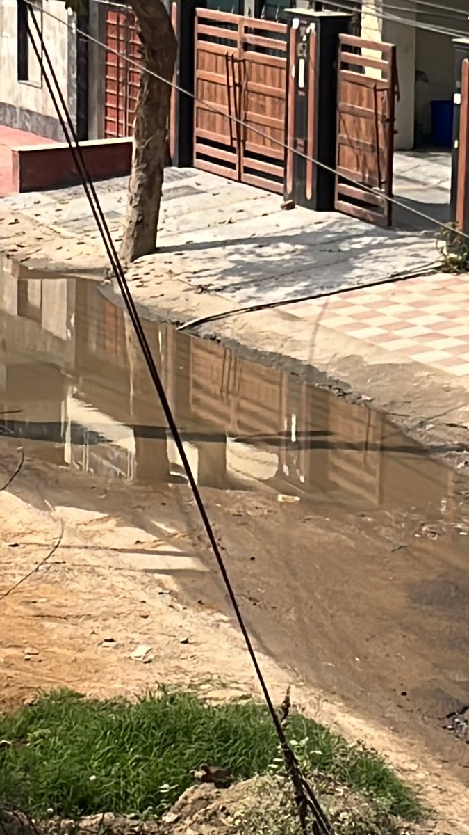 GargAshish1990's tweet photo. @OfficialGMDA @cmohry @DC_Gurugram @MunCorpGurugram When will you resolve overflowing sewage and caved in roads in sector 46? @PMOIndia @narendramodi #votebjpout https://t.co/rJ3VAIECUr