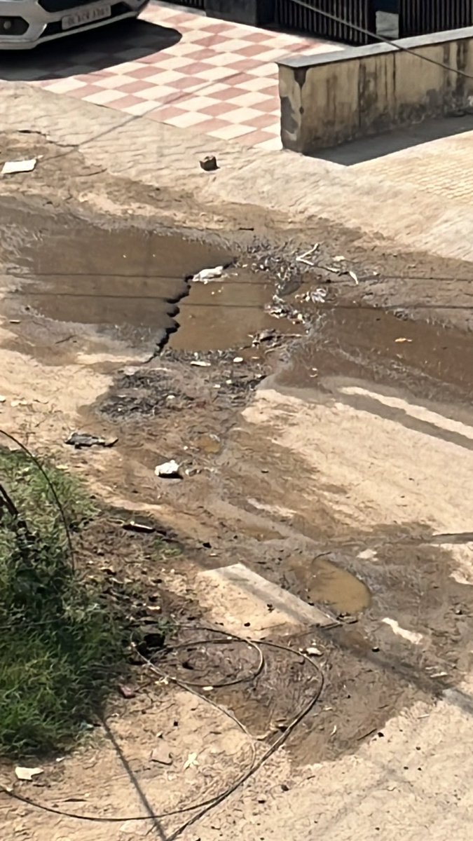GargAshish1990's tweet photo. @OfficialGMDA @cmohry @DC_Gurugram @MunCorpGurugram When will you resolve overflowing sewage and caved in roads in sector 46? @PMOIndia @narendramodi #votebjpout https://t.co/rJ3VAIECUr