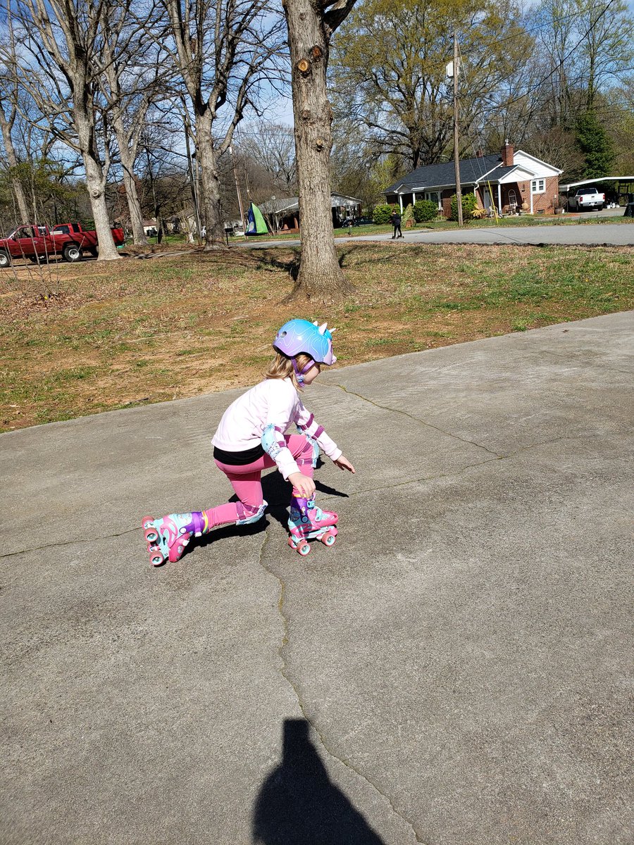 LKFrank5's tweet photo. @JamiesonV You have a brand new fan in my 7 yo! She saw Roller Girl in the #library and said, "She looks like ME!" She comes in &amp; reads me her favorite parts. She is almost finished and said, "I want to see how it ends, but I never want it to end because it's so good!" 🥰 https://t.co/Llrqs2iPPm