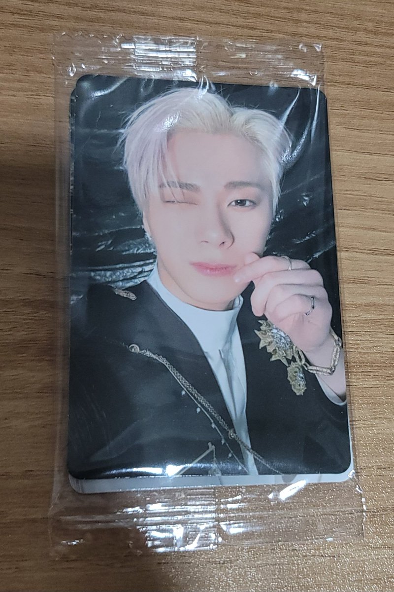 0uOMcD's tweet photo. MOONBIN&amp;SANHA FAN CON : [DIFFUSION] 
FANCLUB BOOTH Photocards

문빈 산하 19일 팬클럽부스 포카 양도
미개봉.

⭕️sell: 5.0+ 배송료 https://t.co/j0eF8BNfso