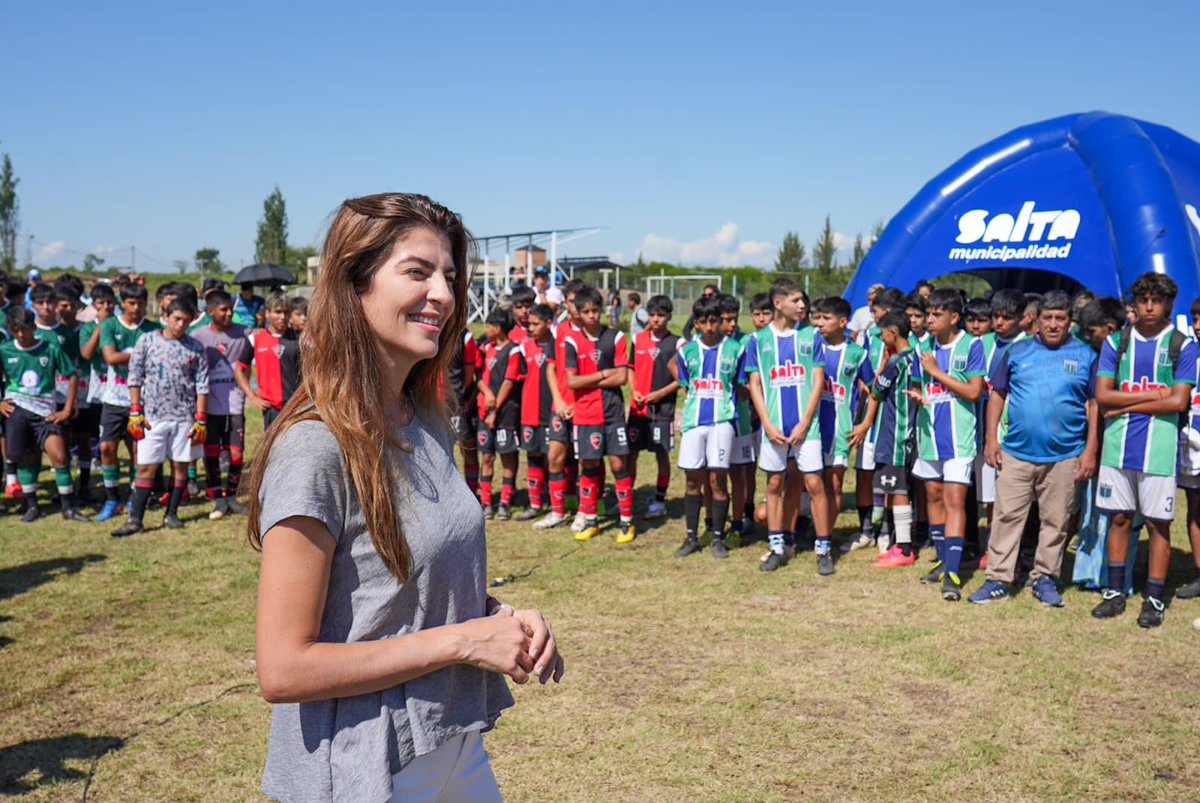 RomeroBettina's tweet photo. Lanzamos la 3* edición de la Copa Municipalidad de Salta ⚽️ junto a la @LSF_oficial 

Trabajamos todos unidos para generar nuevamente un Torneo para Jóvenes salteños. En equipo y junto a más de 20 clubes de la ciudad abrimos esta nueva oportunidad a más de 4.200 jóvenes 💪🏼⚽️🥅 https://t.co/a8nZQFZam2